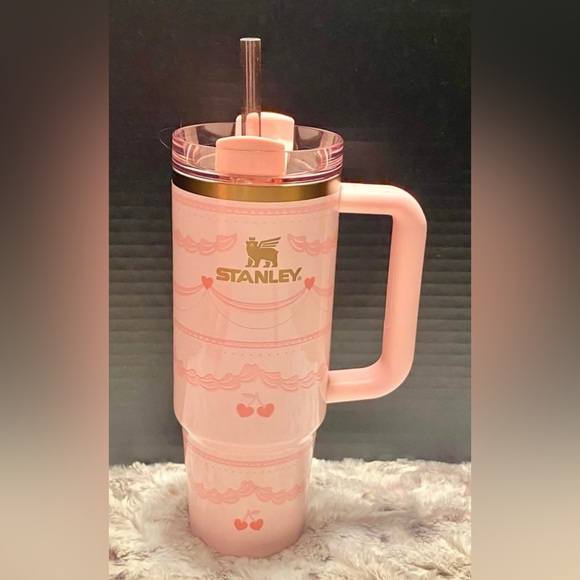 Stanley Valentine's Day 2026
Limited Edition PINK VELVET CAKE 30 oz Tumbler BNIB - Picture 2 of 5